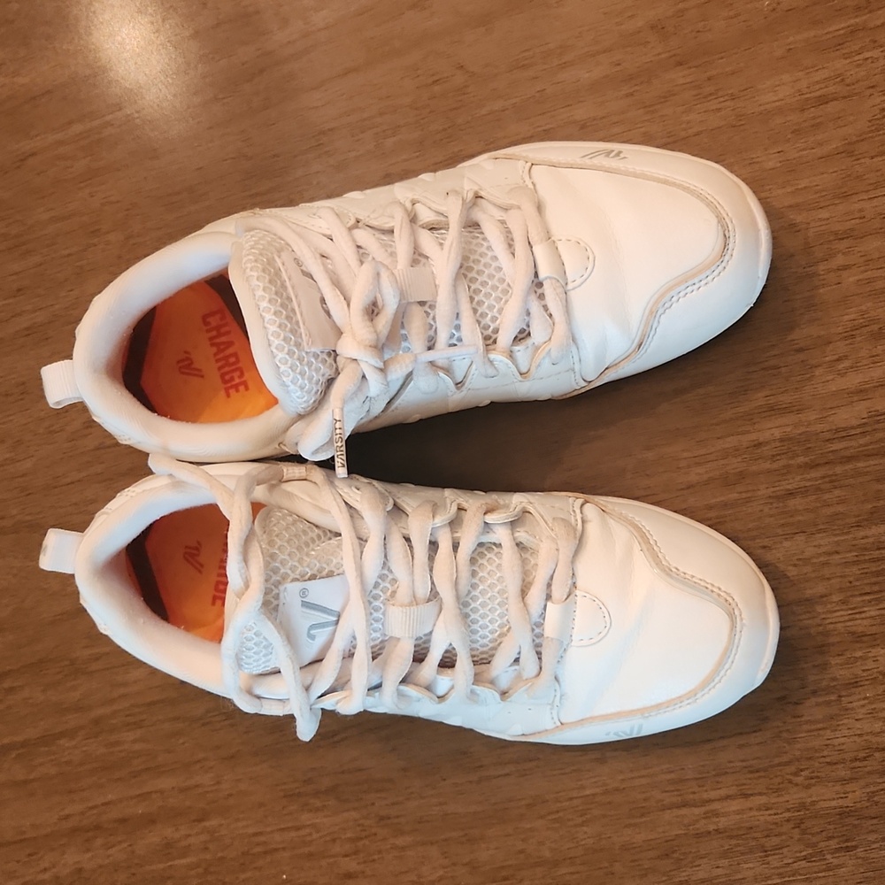 Varsity Charge cheer shoes, size 5